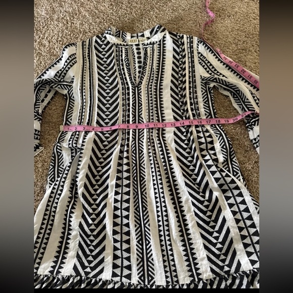 Boo Gemes Black/White Bell Sleeve Aztec Print Mini Dress
 size Small - Picture 12 of 12